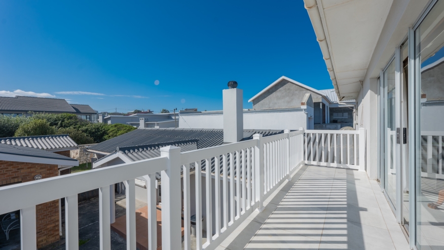 7 Bedroom Property for Sale in Struisbaai Western Cape